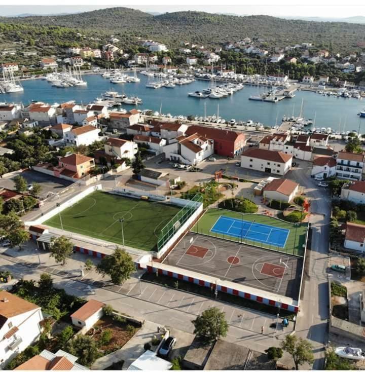 Apartment Dragana, Jezera, Island Murter المظهر الخارجي الصورة